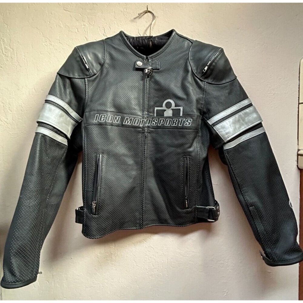 Icon Motorsports Womenโs Large Pursuit Jacket Armored Leather Black/Gray Pockets